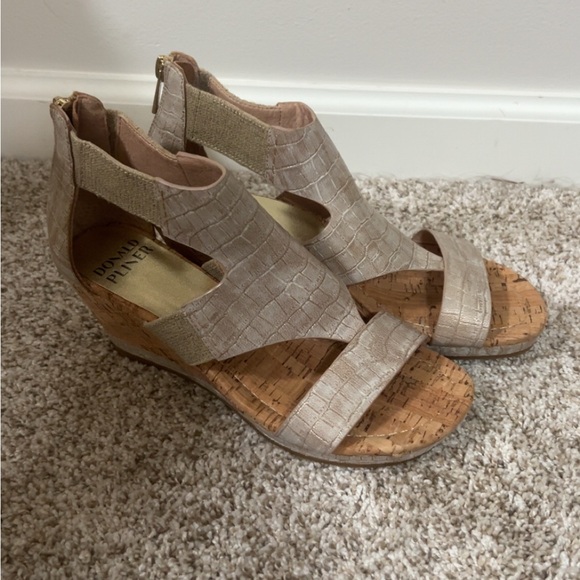 Donald J Pliner Wedge Sandal - Picture 5 of 13